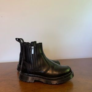 2976 Dr. Marten’s WINTERGRIP ZIP CHELSEA BOOT